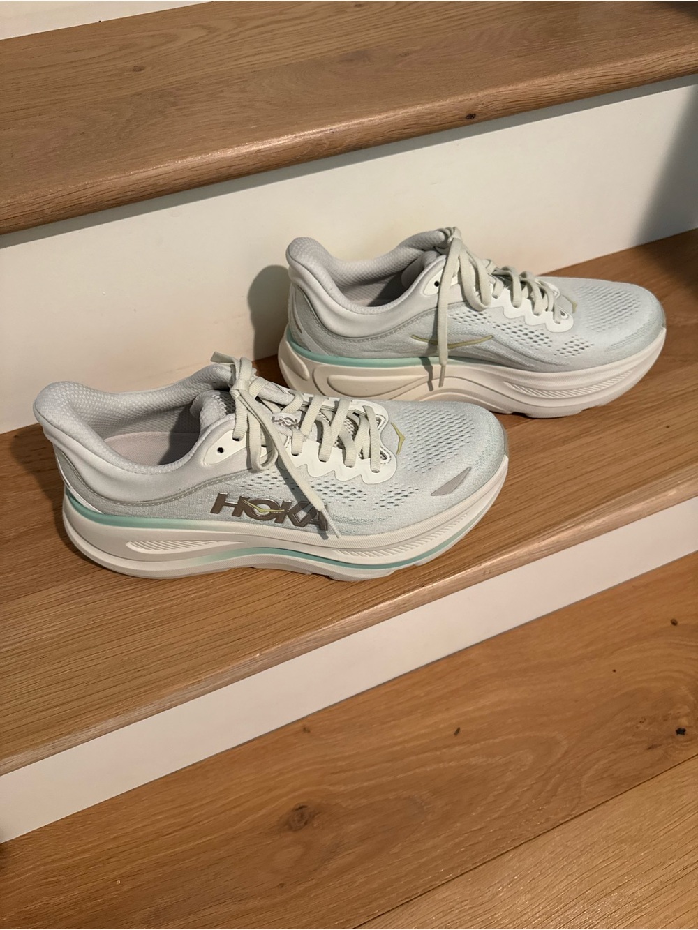 Hoka Bondi Like New - size 9